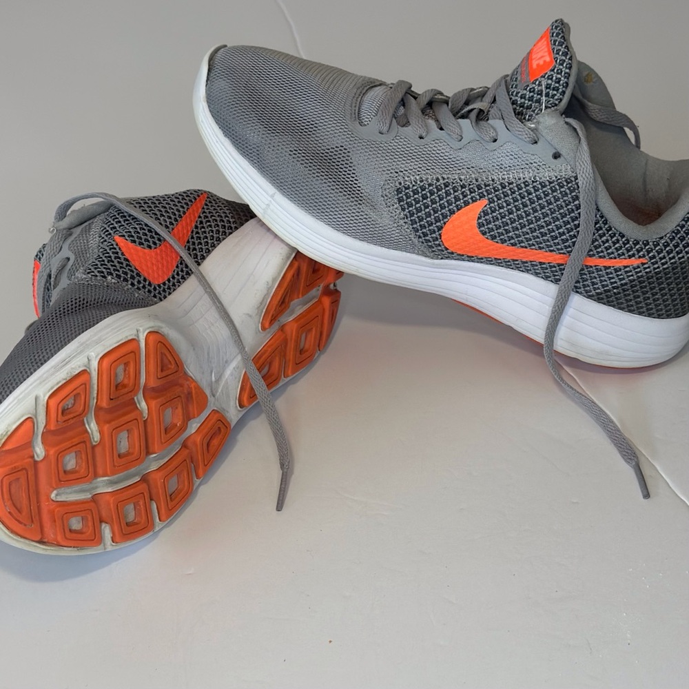 Nike revolution, tennis shoes SZ 7.5